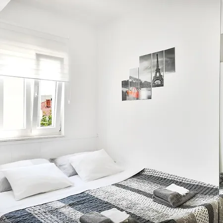 With Terrace And Free Parking - Nearby Apartman