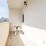 With Terrace And Free Parking - Nearby 公寓