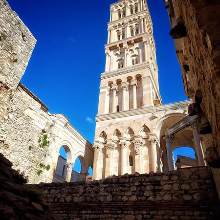 With Terrace And Free Parking - Nearby Apartmán Split