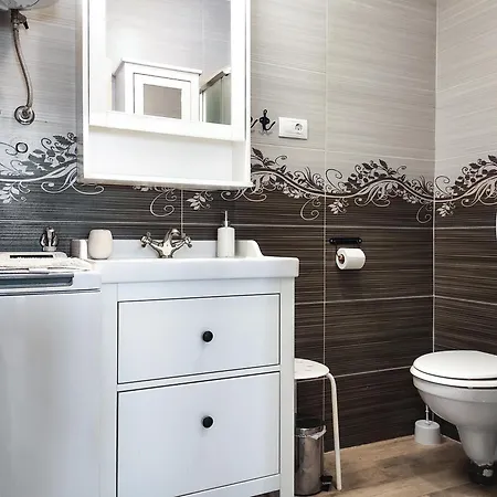 With Terrace And Free Parking - Nearby Split