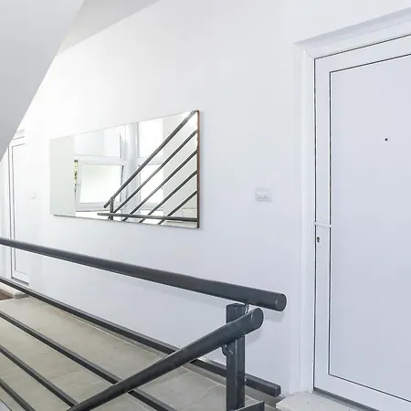 Appartement With Terrace And Free Parking - Nearby *