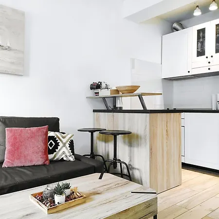 With Terrace And Free Parking - Nearby Apartment Split