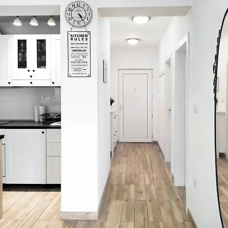 With Terrace And Free Parking - Nearby Apartment