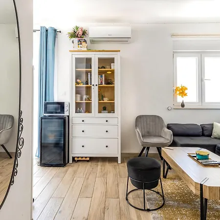 아파트 With Terrace And Free Parking - Nearby