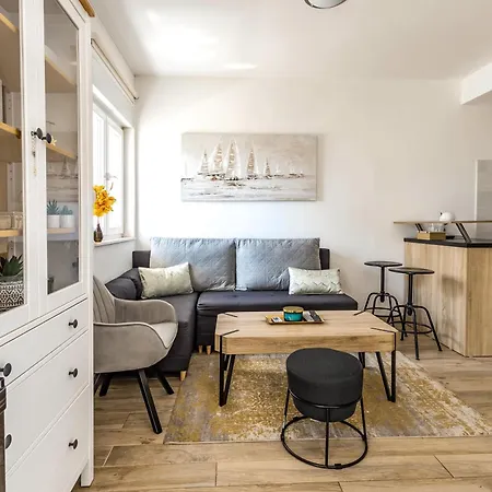 아파트 With Terrace And Free Parking - Nearby 스플리트