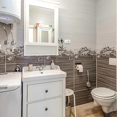 Apartmán With Terrace And Free Parking - Nearby Split