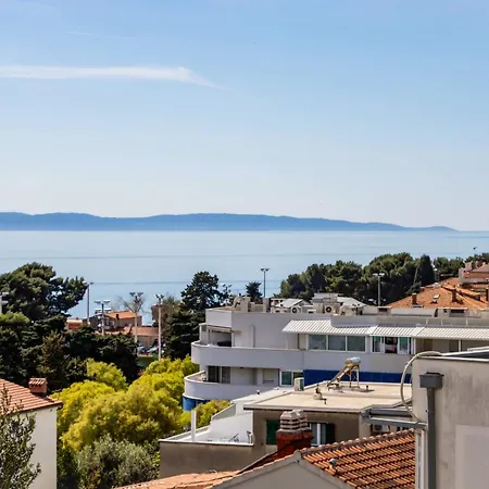 Apartmán With Terrace And Free Parking - Nearby