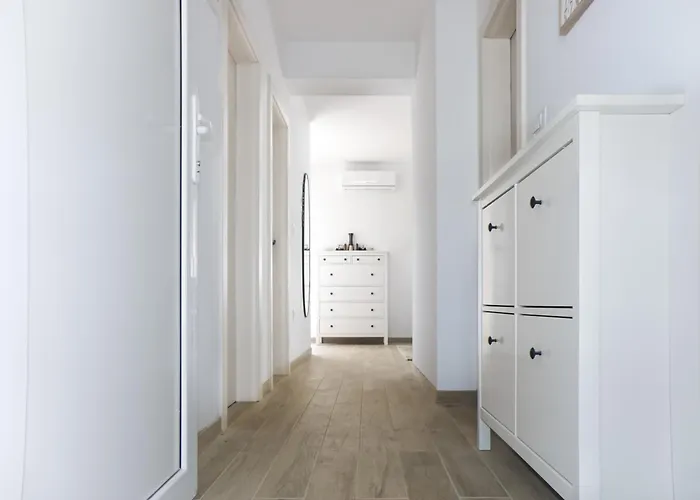 With Terrace And Free Parking - Nearby 아파트 스플리트