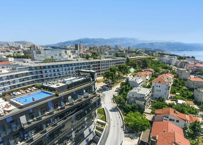 아파트 With Terrace And Free Parking - Nearby 스플리트