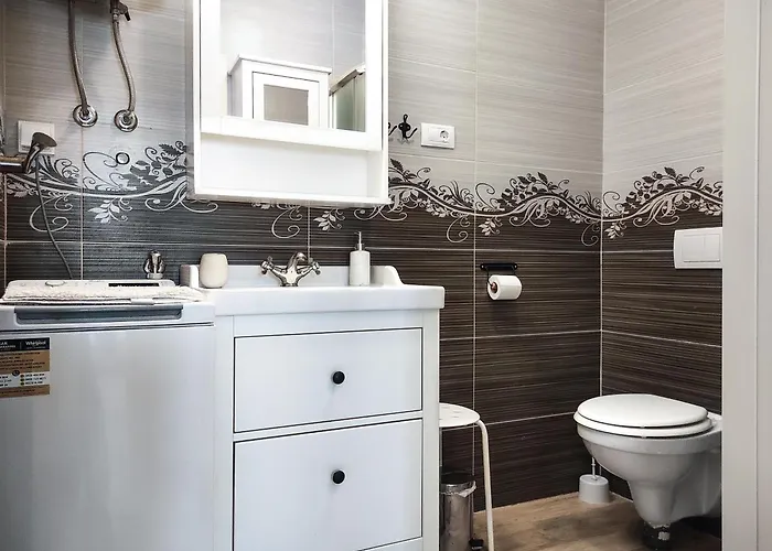 With Terrace And Free Parking - Nearby 스플리트