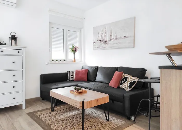 아파트 With Terrace And Free Parking - Nearby *