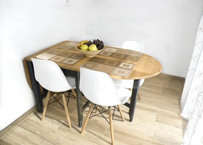 With Terrace And Free Parking - Nearby 아파트 스플리트