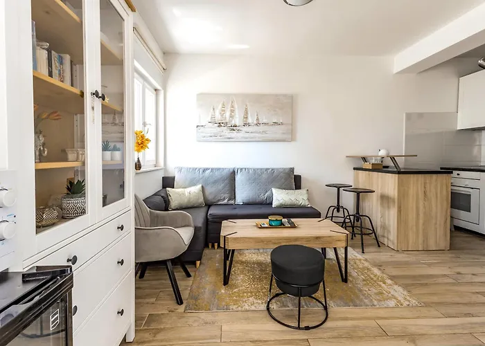 아파트 With Terrace And Free Parking - Nearby 스플리트