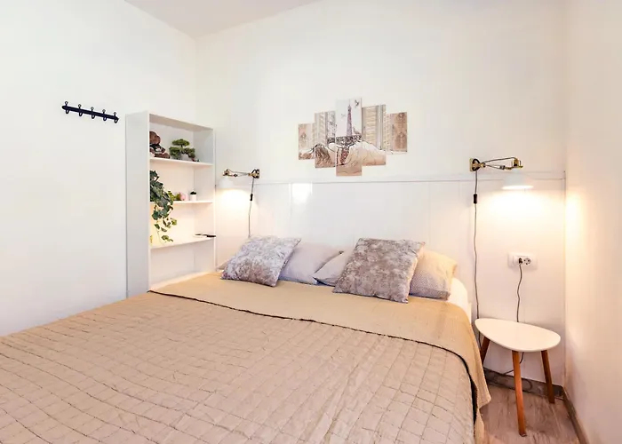 With Terrace And Free Parking - Nearby 스플리트