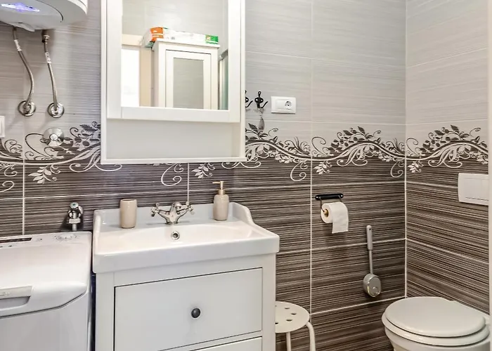 아파트 With Terrace And Free Parking - Nearby 스플리트