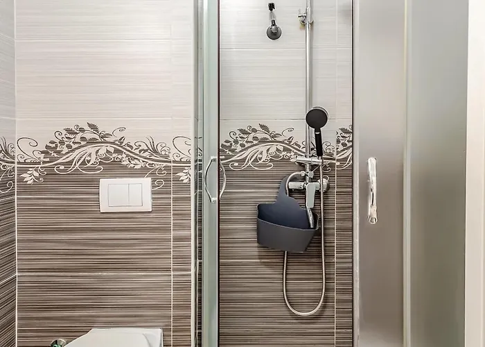 With Terrace And Free Parking - Nearby 스플리트