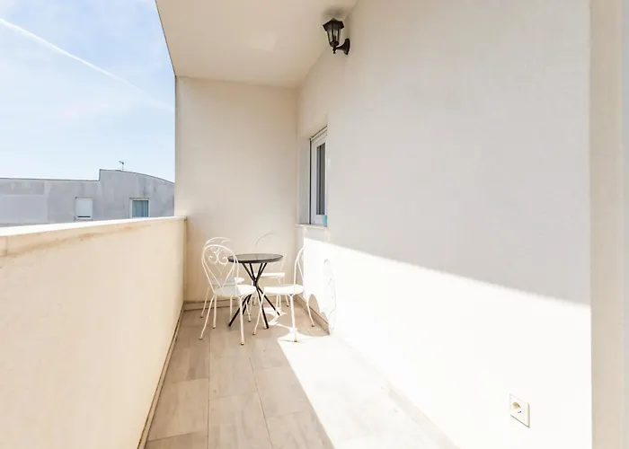 With Terrace And Free Parking - Nearby 아파트