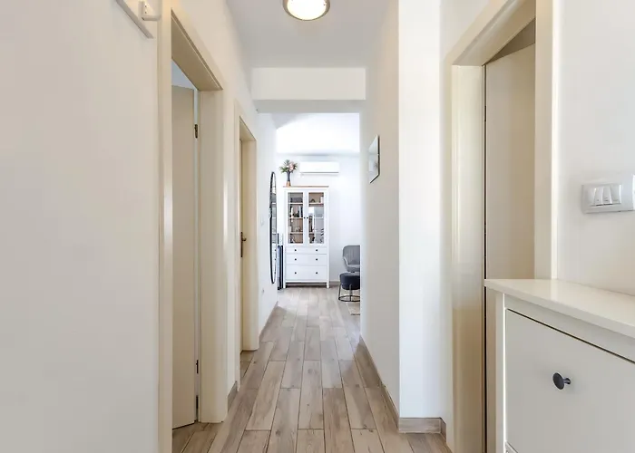 아파트 With Terrace And Free Parking - Nearby *