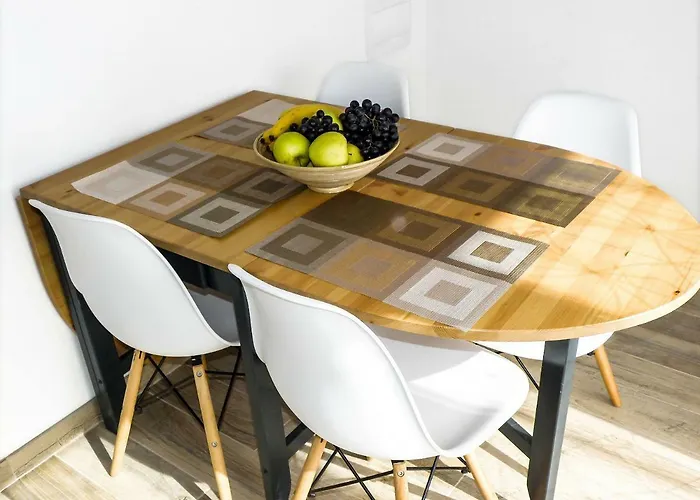 With Terrace And Free Parking - Nearby 아파트